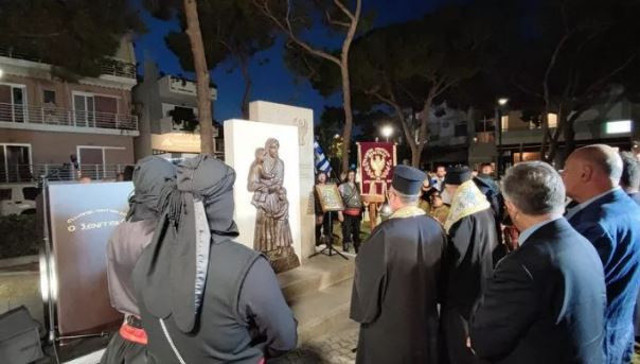 İstanköy'de parkın ortasına diktikleri anıta bakın! Hadsizlerin bir de talebi var: Türkiye bizden özür dilesin - Resim: 1