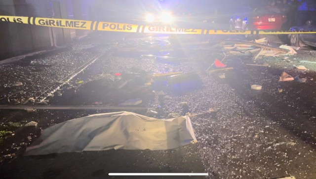 Eskişehir'de apartmanda patlama oldu! Bir kişi balkon camından uçtu - Resim: 1