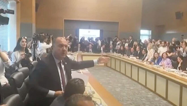 Meclis'te başıboş köpek kavgası! AK Partili vekillerden DEM'e tepki - Resim: 0