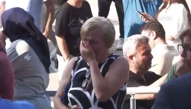 Ferdi Zeyrek'in vefat ettiğini duyan Manisalılar gözyaşlarını tutamadı - Resim: 1