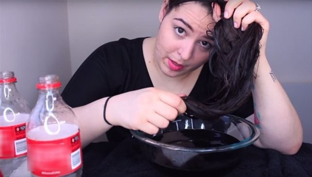 Saçlarını kolayla yıkadı bir anda olanlara bakın - Resim: 4