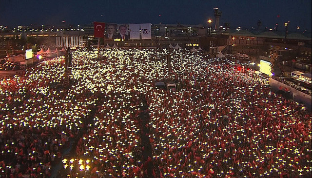 Erdoğan: Ruhlarını satan müptezeller Türkiye'yi ele geçiremeyecek - Resim: 0