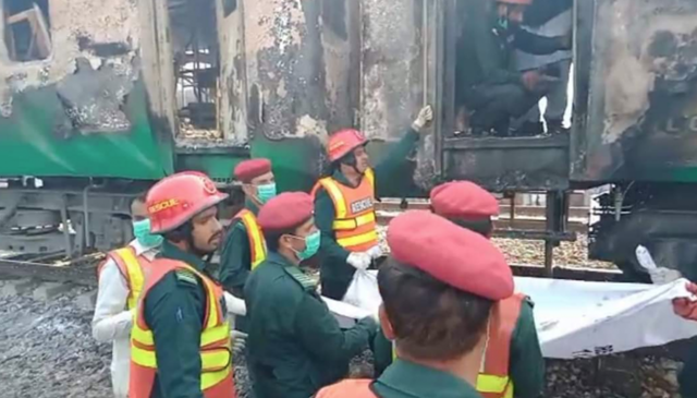 Pakistan'da yolcu treninde son dakika yangın faciası! Çok sayıda ölü var - Resim: 3