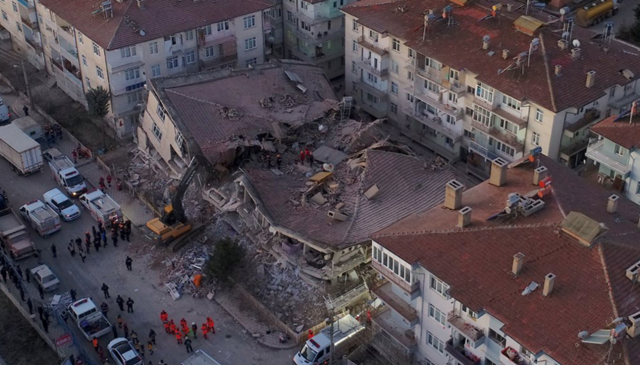 Depremin vurduğu Elazığ’da okulların açılması ertelendi - Resim: 0
