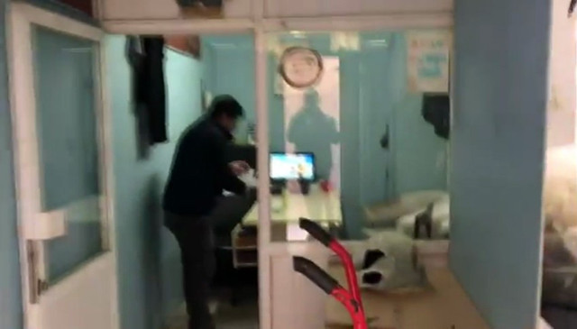 Küçükçekmece ve Bahçelievler'de 29 bin 400 kaçak maske ele geçirildi - Resim: 0