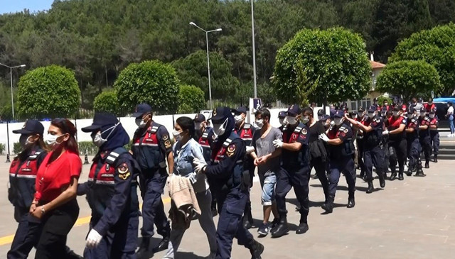 Antalya'da Mavi Kelebek adlı uyuşturucu çetesine operasyon: 24 kişi tutuklandı - Resim: 0