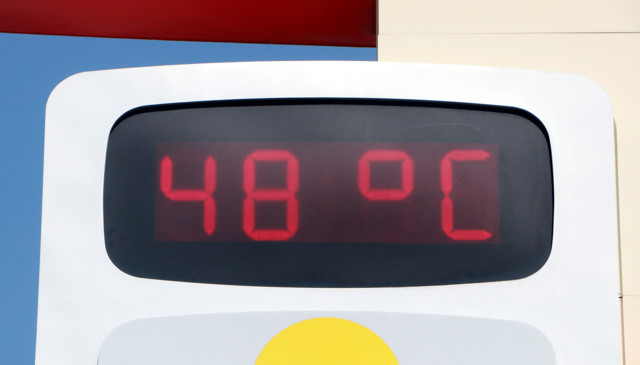 Adana'da termometreler 48 dereceyi gösterdi gençler sulama kanalına girdi - Resim: 0