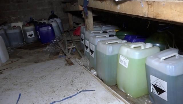 Patronunu bidon bidon soydu! Akılalmaz hırsızlık olayı: İşçi suçüstü yakalandı - Resim: 0