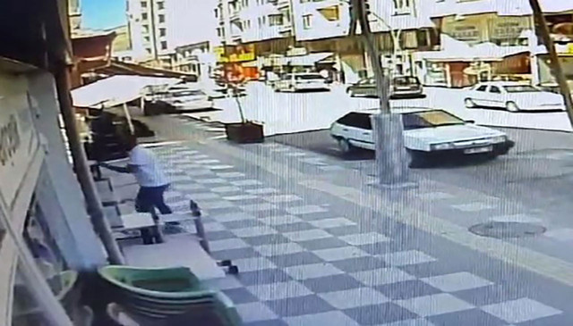 Çorum'da küfürlü konuşan kişiyi uyaran esnaf bıçaklandı! - Resim: 0