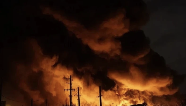 Körfez'de sıcak saatler! Suudi Arabistan'daki petrol devi Aramco'ya saldırı - Resim: 0