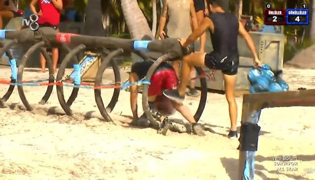 Survivor Adem ile Atakan birbirine girdi! Set çalışanları zor ayırdı! - Resim: 1