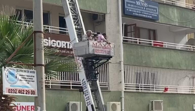 İzmir'de binaya girdiler çatırdama sesiyle büyük panik yaşandı! Yine aynı müteahhit - Resim: 1