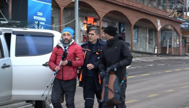 Uludağ'da kaybolan 3 amatör dağcı 14 saat sonra kurtarıldı! Kıyafetlerini yakarak ısındılar - Resim: 5