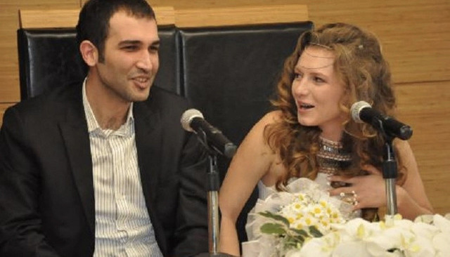 Barış Atay eşi Beste Sultan Kasapoğulları kimdir, kaç yaşında? Barış Atay kiminle evli? - Resim: 0