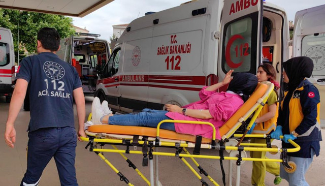 Eşini bıçakladı, kızının karne töreninde yakalandı! Sosyal medyada olay paylaşım: "Asın lan beni o zaman" - Resim: 2