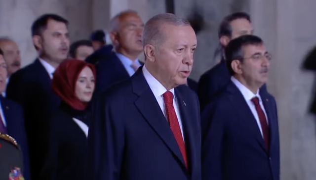 Cumhurbaşkanı Erdoğan başkanlığındaki devlet erkanı Anıtkabir'i ziyaret etti - Resim: 1