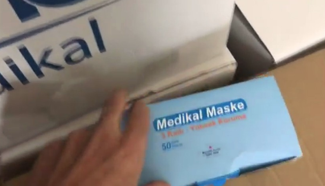 Küçükçekmece ve Bahçelievler'de 29 bin 400 kaçak maske ele geçirildi - Resim: 1