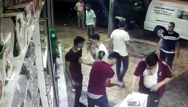 Saati sordukları ikizleri bıçakladılar Adana'da telefon hırsızları yakalandı - Resim: 0