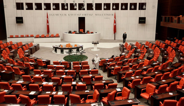 Milletvekilinin koronavirüs testi pozitif çıkınca TBMM boşaltıldı - Resim: 1