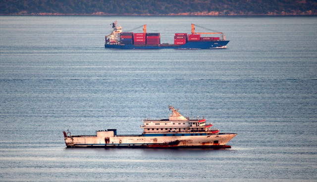 Yunanistan Sahil Güvenlik birimleri Ro-Ro gemisine taciz ateşi açtı - Resim: 2