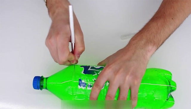 Böyle balık avlama yöntemi görülmedi! Şişeleri bir araya getirip... - Resim: 2