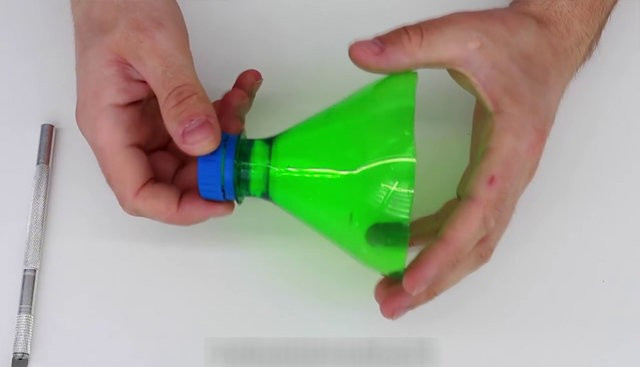 Böyle balık avlama yöntemi görülmedi! Şişeleri bir araya getirip... - Resim: 3