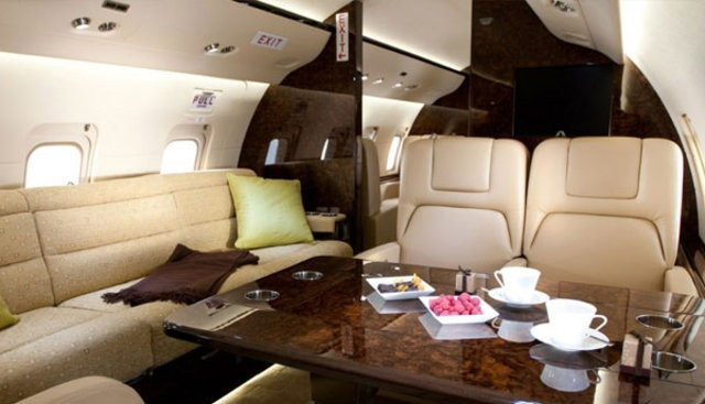 Ünlülerin parmak ısırtan özel uçakları - Resim: 2