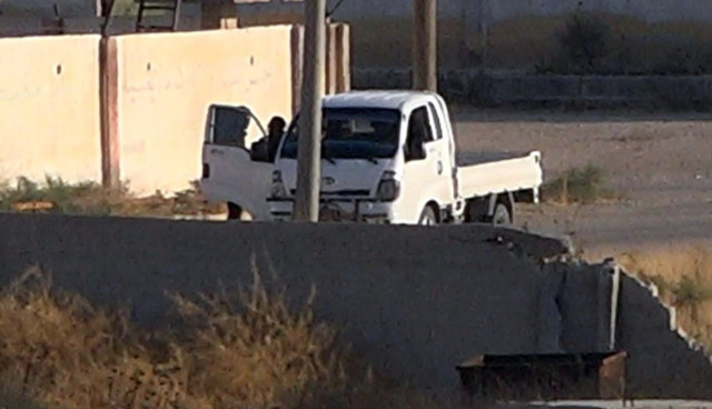 ABD'li komutanlar Akçakale'deyken sınırda teröristler görüldü - Resim: 0