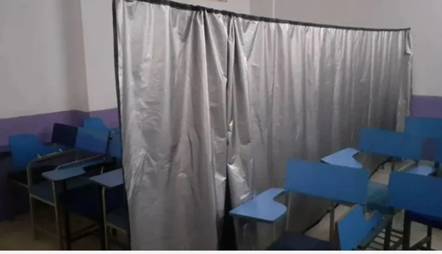 Afganistan'da üniversitede oturma düzeni! Kız-erkek ayrı oturtulup araya perde çekildi - Resim: 0