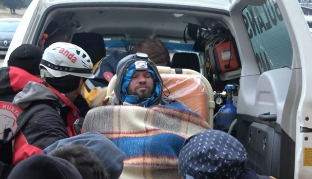 Uludağ'da kaybolan 3 amatör dağcı 14 saat sonra kurtarıldı! Kıyafetlerini yakarak ısındılar - Resim: 6
