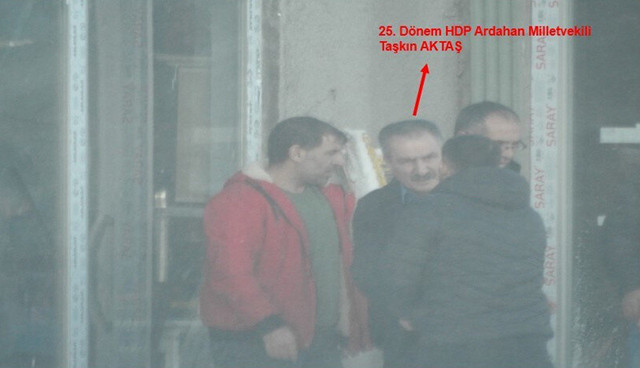 HDP'liler PKK’lı teröristin taziyesinde boy gösterdi - Resim: 0