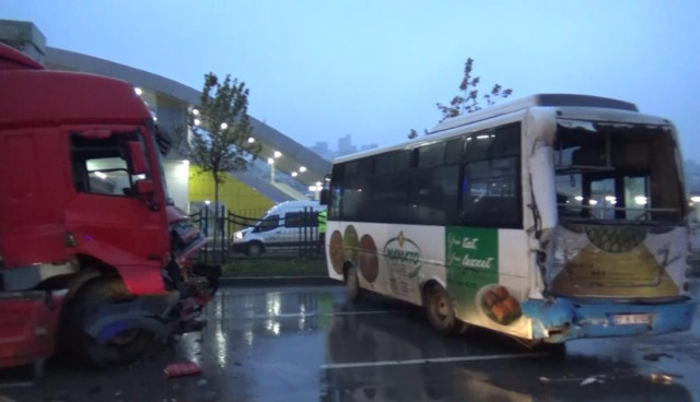 Gaziantep'te zincirleme kaza! Tır sürücüsü kaçtı, çok sayıda yaralı var - Resim: 2