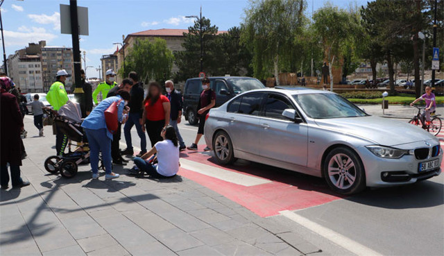Sivas'ta çarptığı yayaya 'abartıyorsun' diyerek tepki gösterdi - Resim: 0