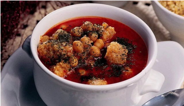 Soğuk havalarda iç ısıtan çorba tarifi erişteli nohut çorbası nasıl yapılır? - Resim: 1