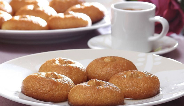 Kaynananızın dilinden bile bal damlayacak! Çayın yanına yapın pratik şekerpare tarifi - Resim: 0