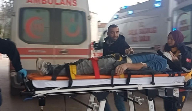 Bursa'da inşaatta inanılmaz olay! 3.kattan ağabeyinin üzerine düştü, hastanelik oldular! - Resim: 1