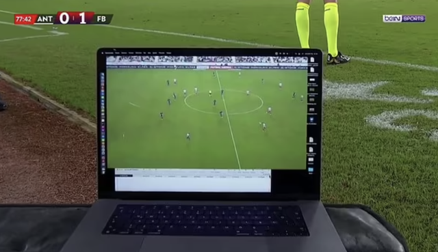 Jose Mourinho'nun laptoplu tepkisi dünyada gündem oldu: "Eşi benzeri görülmemiş hareket" - Resim: 0