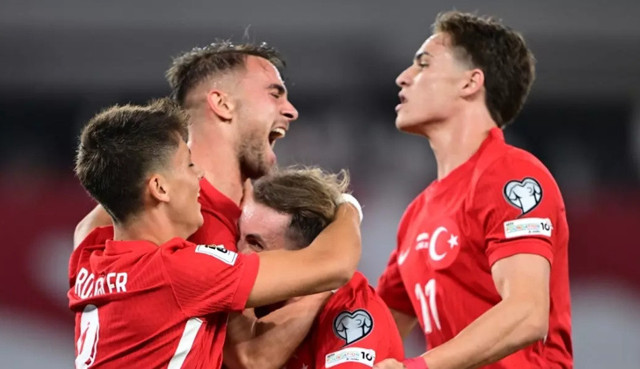 Kerem Aktürkoğlu'nun golü sonrası dikkat çeken görüntü! Yunus Akgün... - Resim: 0