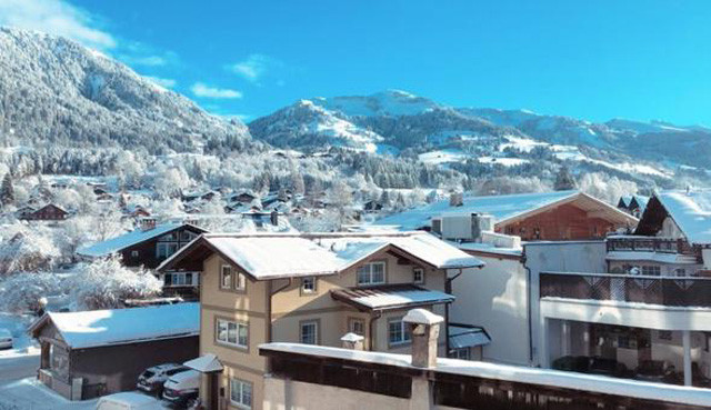 Ünlü çift gözlerden uzakta baş başa tatilde - Resim: 4