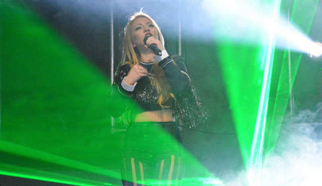 Ece Seçkin'e sahnede büyük şok neye uğradığını şaşırdı  - Resim: 1