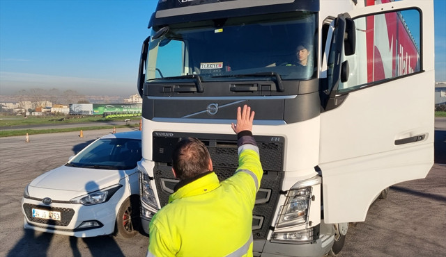 UND'nin kadın tır sürücü adayları mezun oldu - Resim: 2