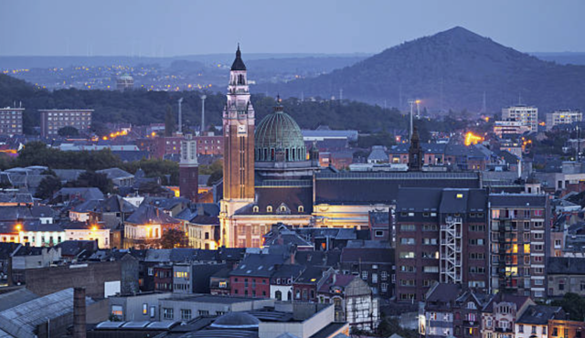 Dünyanın en çirkin şehri olarak biliniyordu: Şimdi turistler akın ediyor - Resim: 0