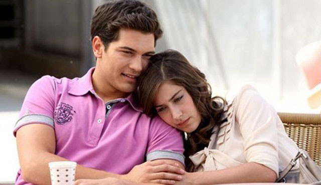 Gerçek yıllar sonra ortaya çıktı! Çağatay Ulusoy ile Hazal Kaya... - Resim: 1