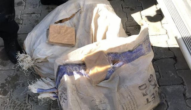 Van'da park halindeki kamyonetten 51 kilo eroin çıktı - Resim: 2