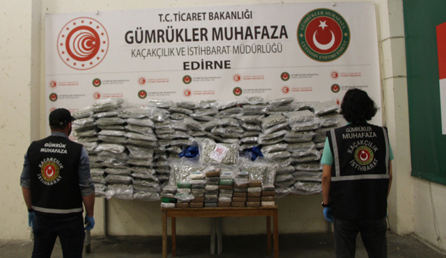 Ticaret Bakanı Ömer Bolat: Kapıkule'de 358 kilogram uyuşturucu ele geçirildi - Resim: 1