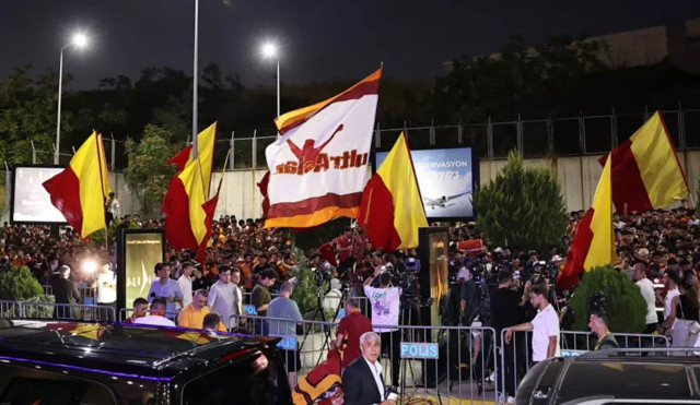 Galatasaray'ın yıldızı Victor Osimhen İstanbul'da! - Resim: 1