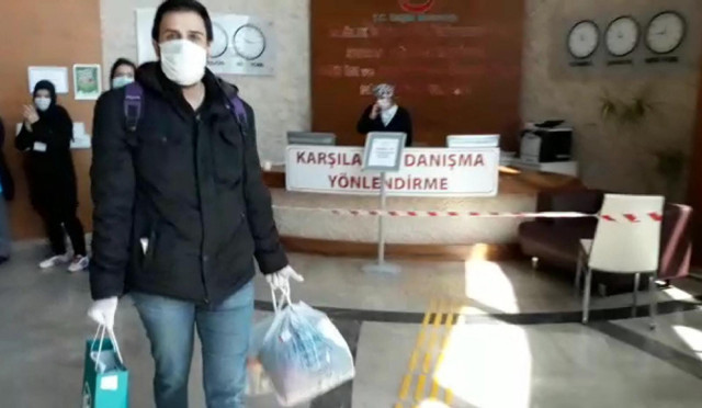 Bursa'da 3 kişi daha koronavirüsü yenip alkışlarla taburcu oldu - Resim: 0