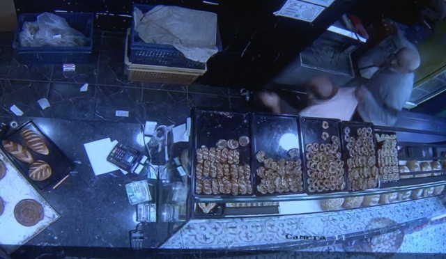 Simidi pahalı buldu fırıncıyı dövdü! "Aşağıdaki fırında 3 lira sizde neden..." - Resim: 0