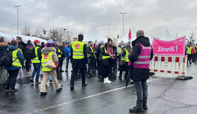 Havalimanında işçiler greve gitti: 800 uçuş iptal edildi - Resim: 0