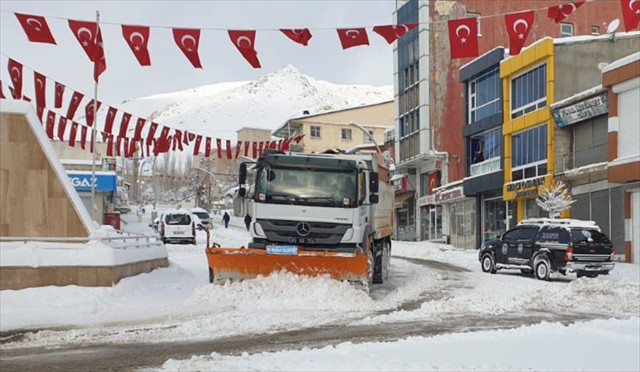 Van, Hakkari, Muş ve Bitlis'te 799 yerleşim yerine ulaşım sağlanamıyor - Resim: 0